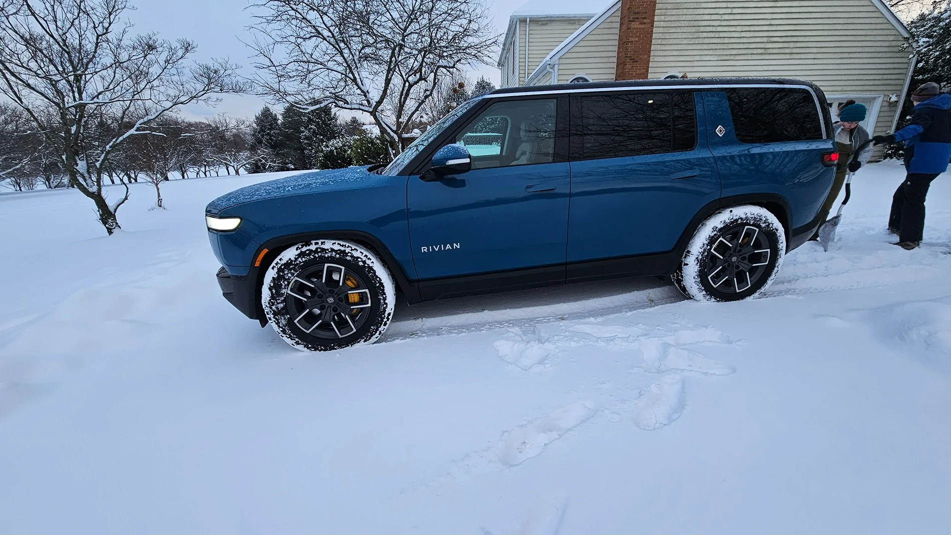 Rivian R1T R1S Defender LTX M/S2 or Ion HT - 275/65R20 2024-01-19 16.43.18
