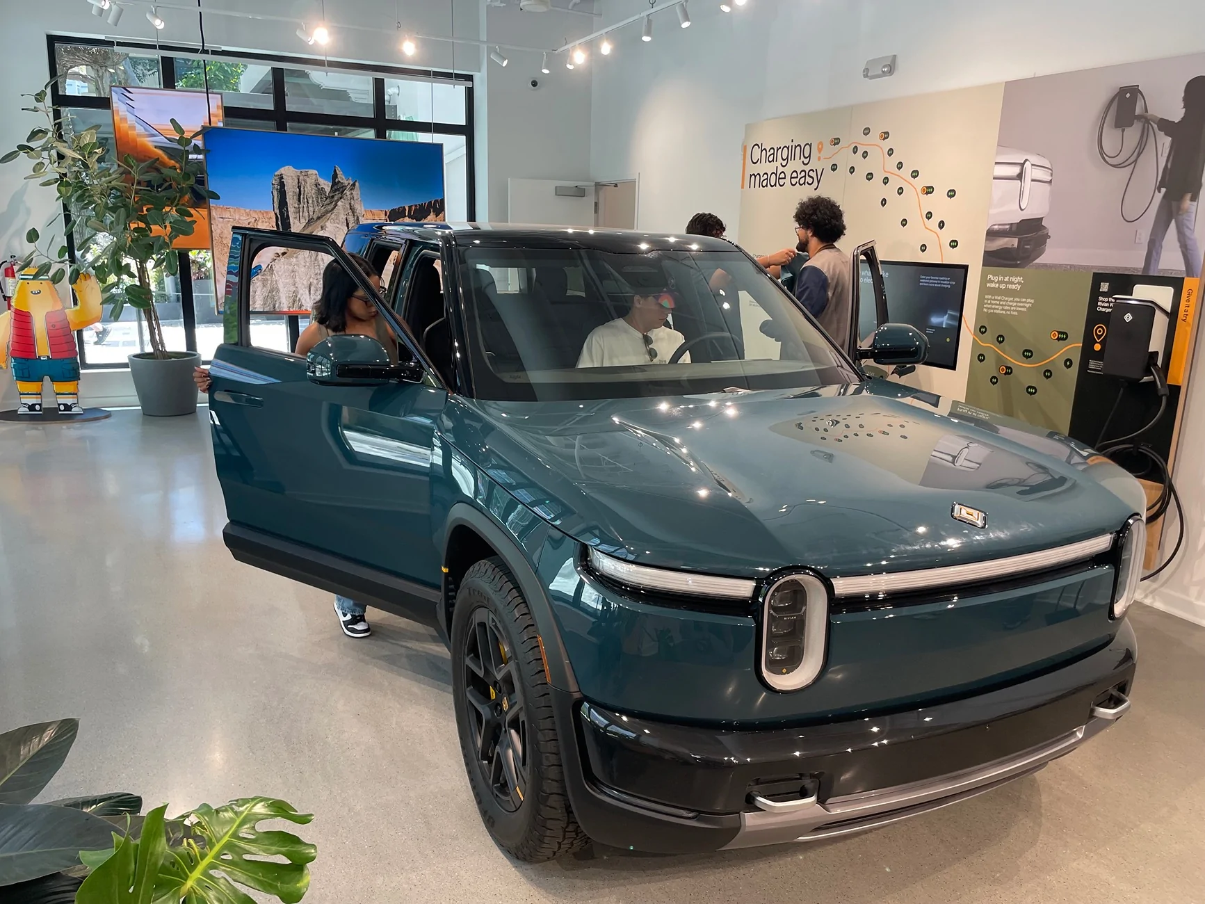 Rivian R1T R1S R2 Block Party Miami IMG_5420