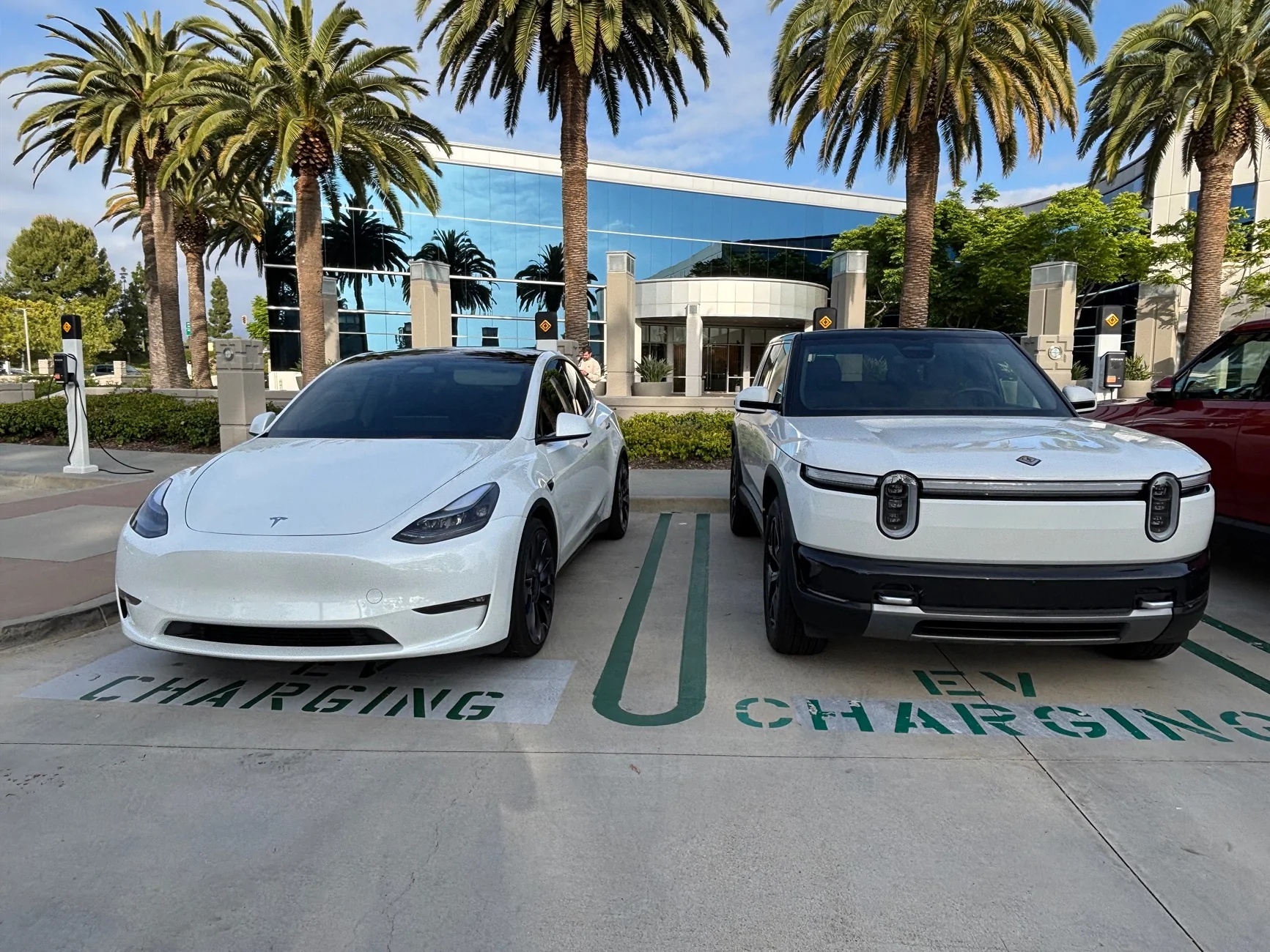 Rivian R1T R1S Are you a Tesla owner getting the R2 as first Rivian? ⛔️ [ADMIN WARNING: NO POLITICS / NO ELON DISCUSSIONS] ⛔️ IMG_1609
