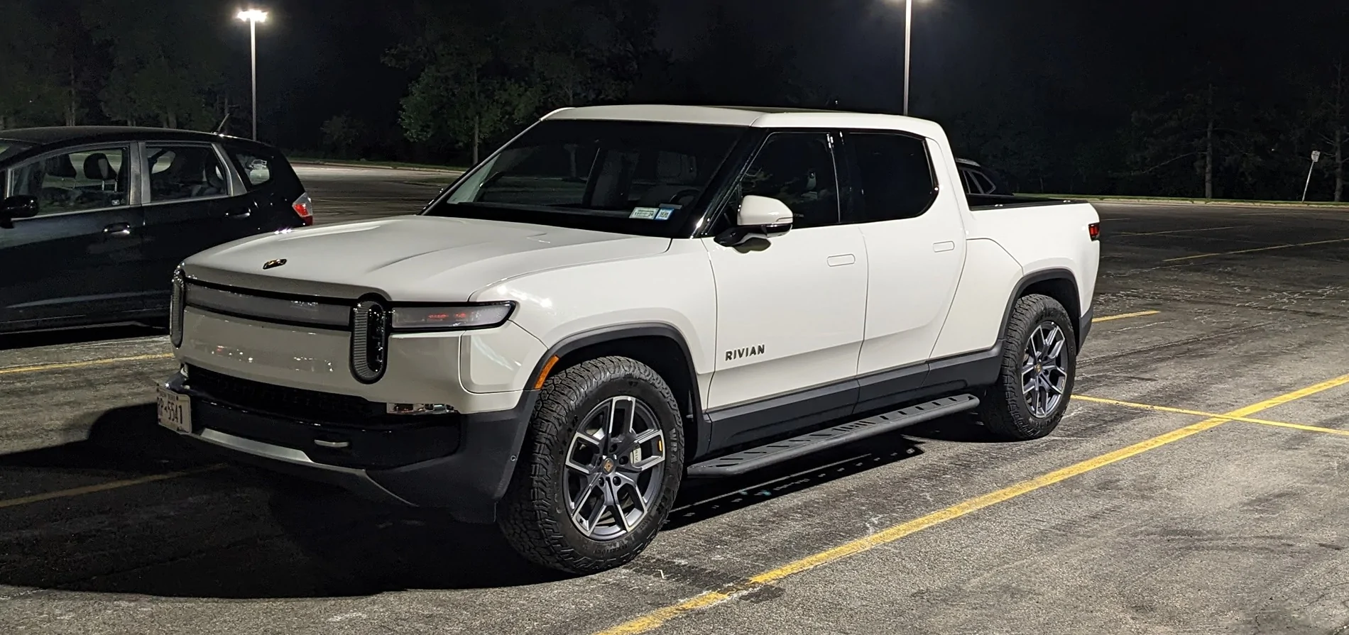 Rivian R1T R1S Random Rivian Photos of the Day - Post Yours! 📸 Rivian-at-night