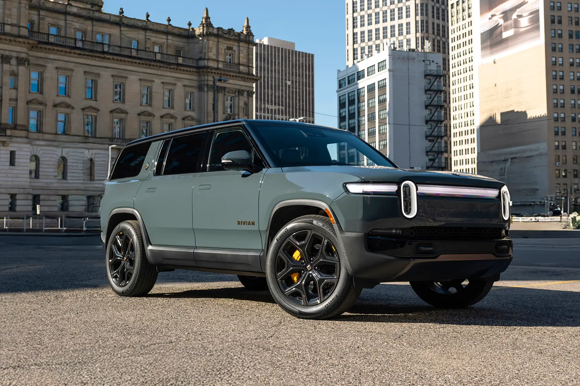Rivian R1T R1S Ferrari Luce????? 1779811317086-mc