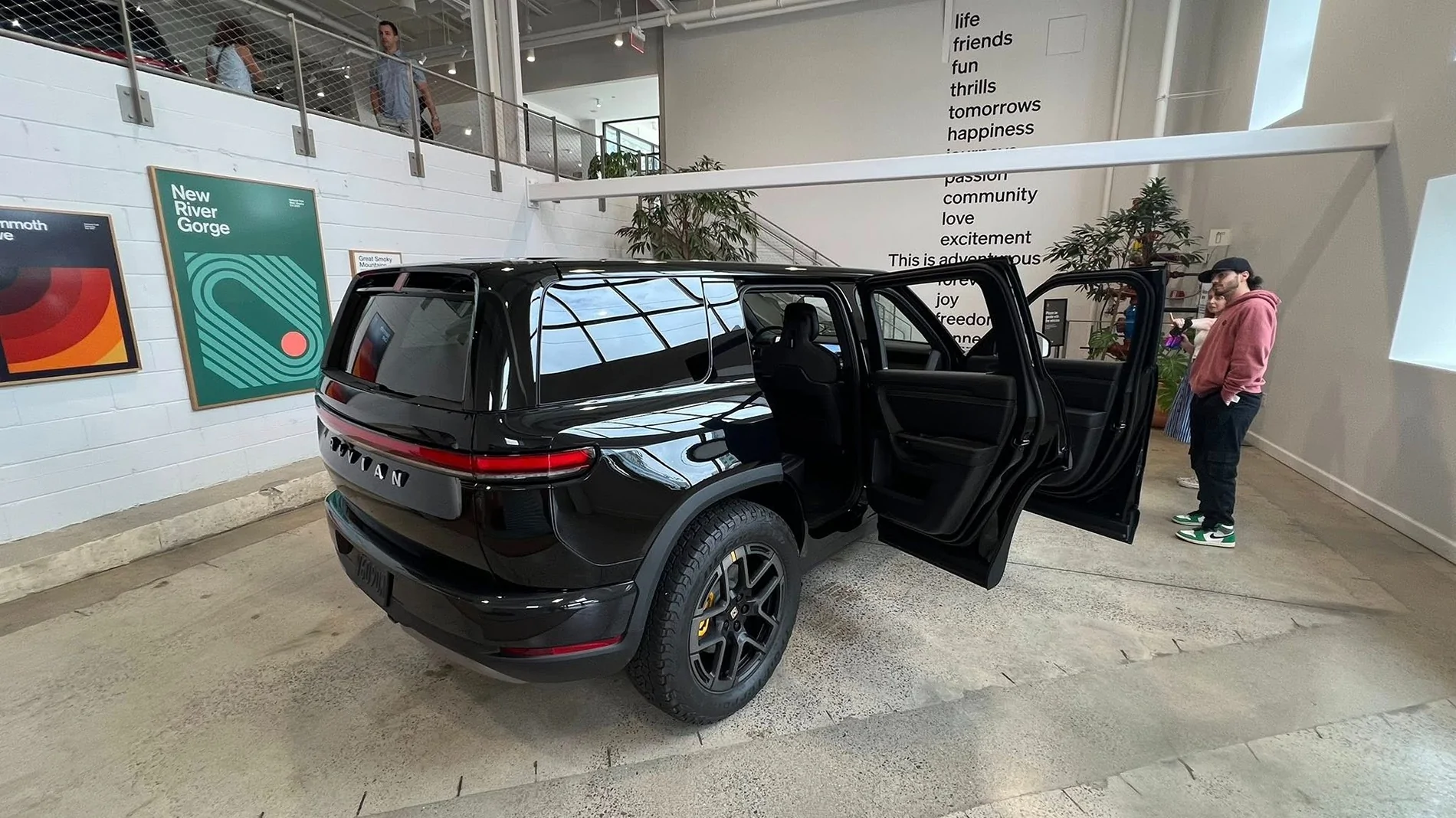Rivian R1T R1S Nashville R2 Block Party pics: Launch Green, Crystal Cove, Midnight Black 707079516_10237948471244505_8873513065760784436_n