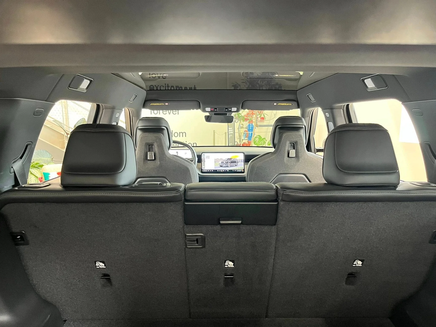Rivian R1T R1S Nashville R2 Block Party pics: Launch Green, Crystal Cove, Midnight Black 708345541_10237948472644540_5460649957759129207_n