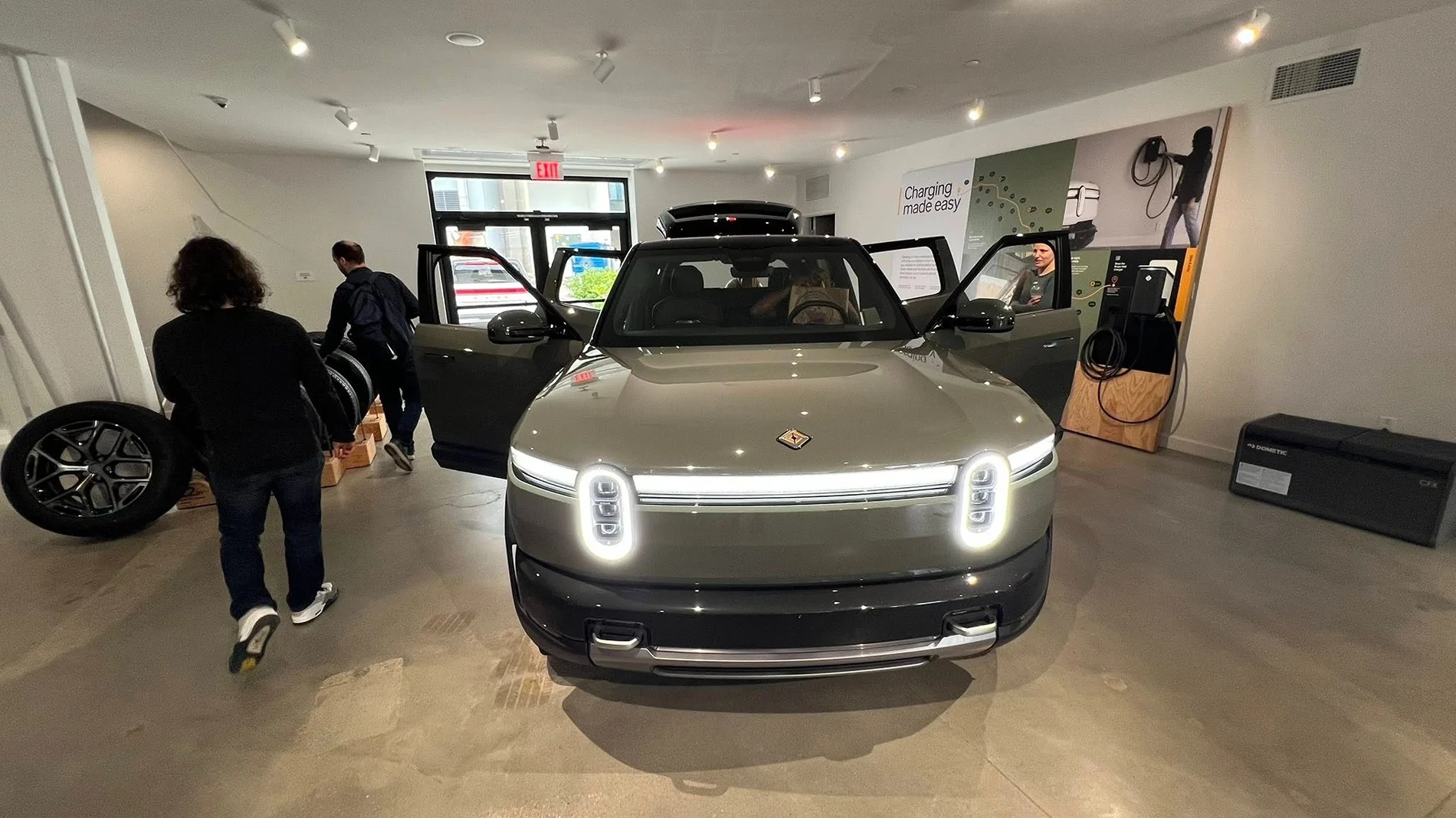 Rivian R1T R1S Nashville R2 Block Party pics: Launch Green, Crystal Cove, Midnight Black 705892321_10237948472764543_2782296740980971795_n
