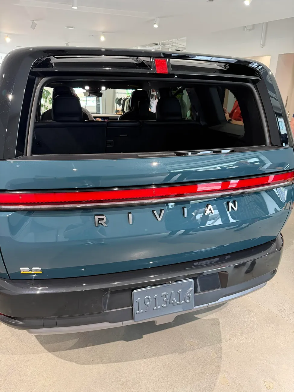 Rivian R1T R1S Nashville R2 Block Party pics: Launch Green, Crystal Cove, Midnight Black yet-another-nashville-r2-block-party-post-v0-2haei7bbl33h1