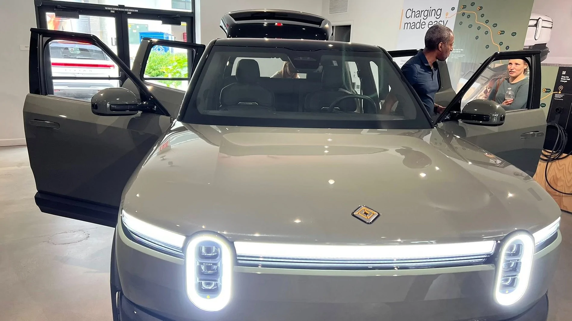Rivian R1T R1S Nashville R2 Block Party pics: Launch Green, Crystal Cove, Midnight Black 707371952_10237948472444535_1308467767931720501_n