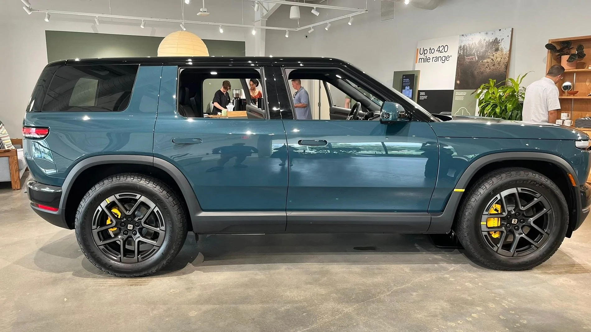 Rivian R1T R1S Nashville R2 Block Party pics: Launch Green, Crystal Cove, Midnight Black 706090626_10237948472004524_9154530637555897697_n