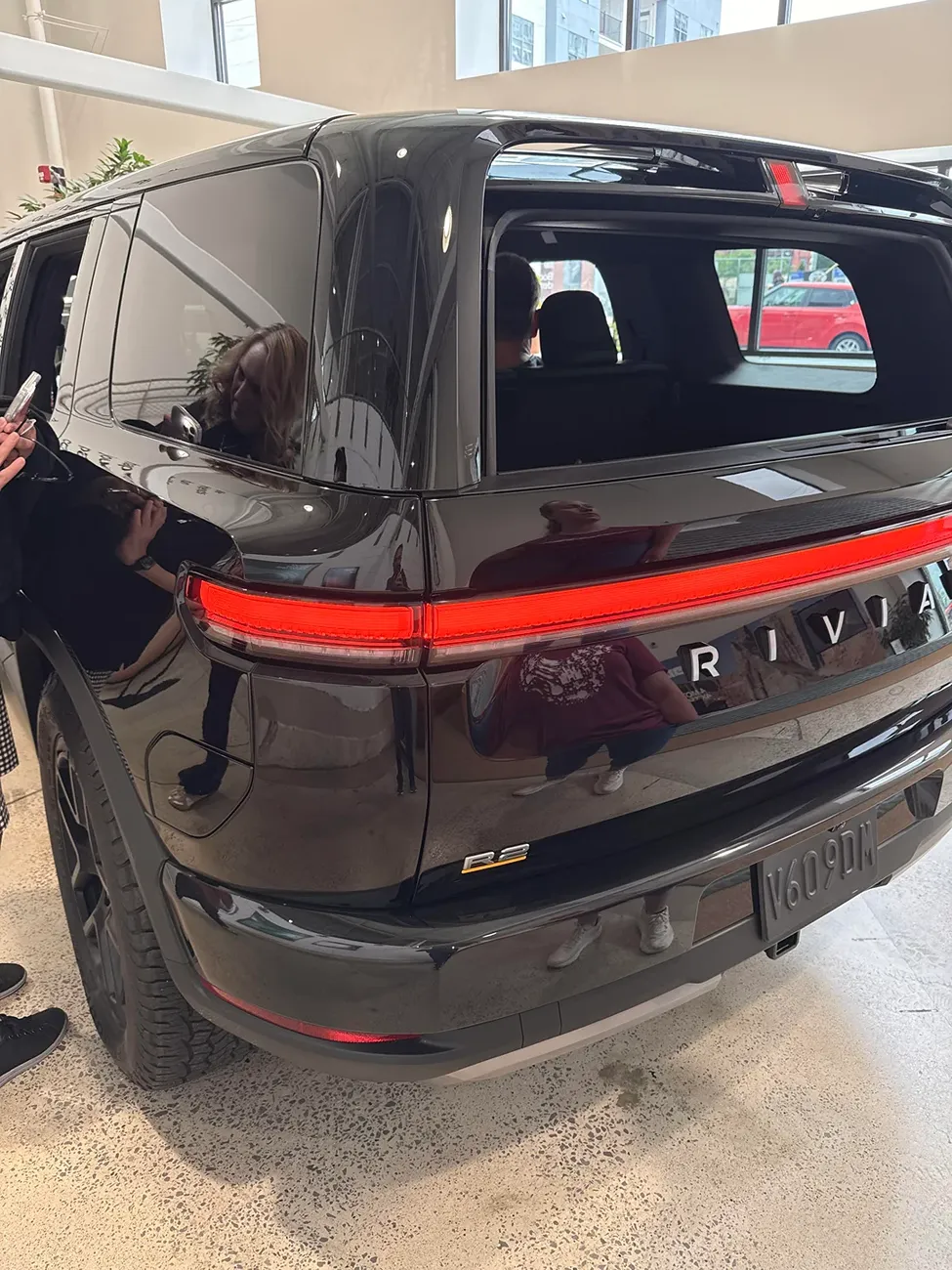 Rivian R1T R1S Nashville R2 Block Party pics: Launch Green, Crystal Cove, Midnight Black rivian-block-party-in-nashville-v0-speqepen063h1
