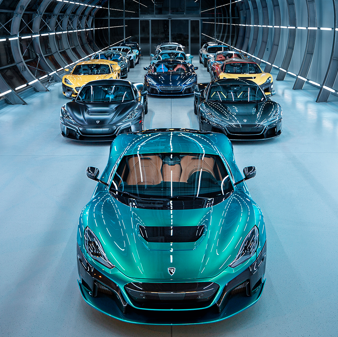Rivian R1T R1S Ferrari Luce????? ules-1657646612.png?crop=0.524xw:0.783xh;0.234xw,0