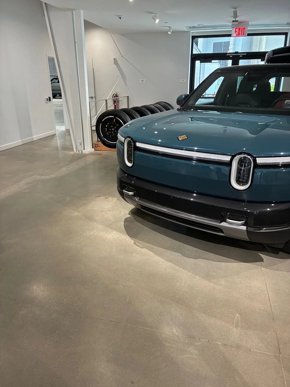Rivian R1T R1S Nashville R2 Block Party pics: Launch Green, Crystal Cove, Midnight Black IMG_0467