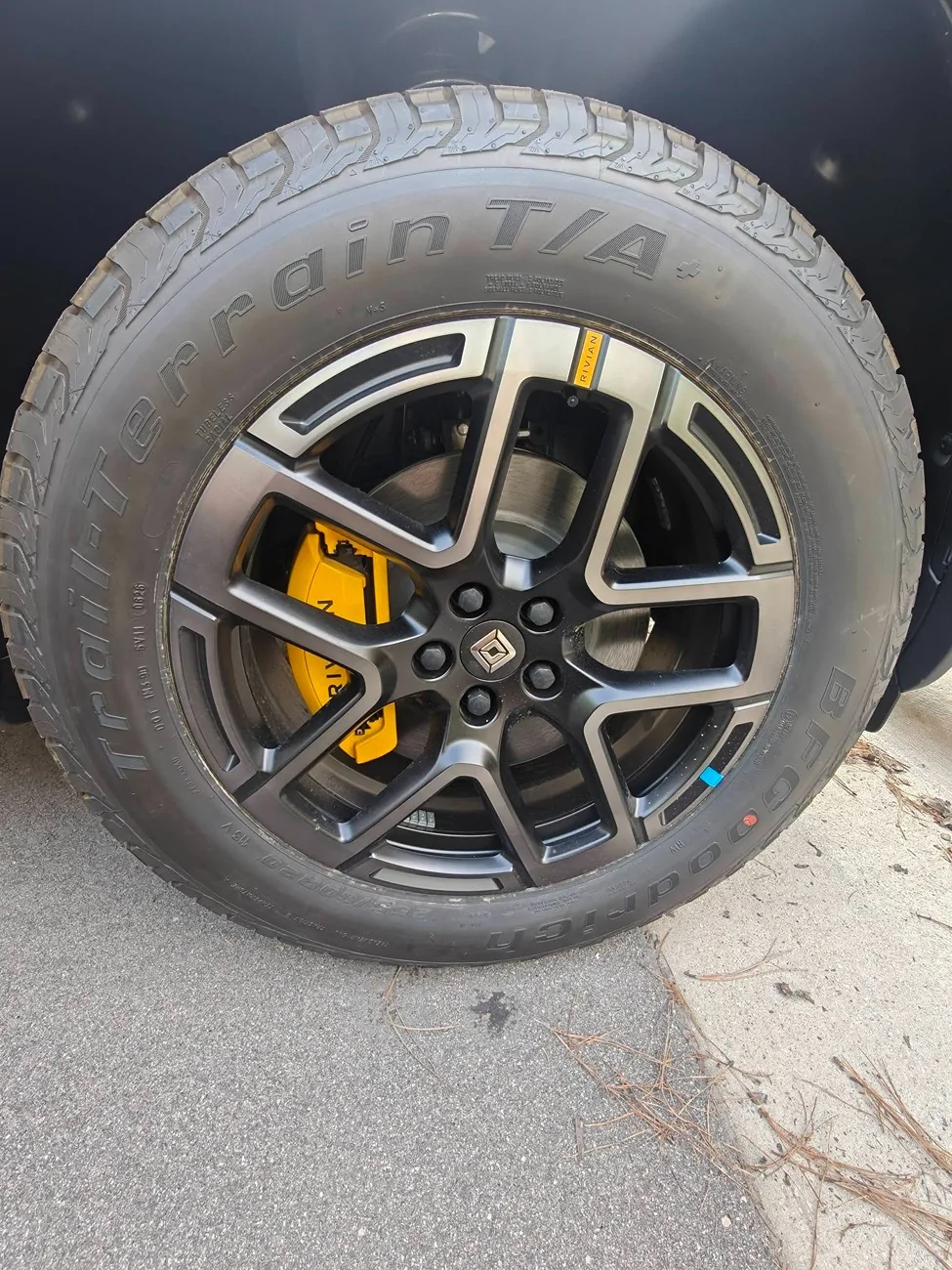 Rivian R1T R1S June 9 - R2 order invites, first customer deliveries and demo drives begin! 710423429_10242554418052995_2908786993816544914_n