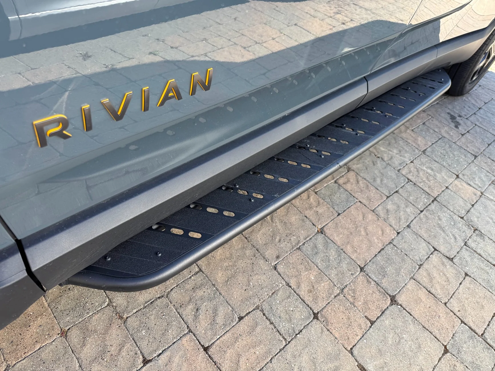 Rivian R1T R1S Running boards - anti-slip tape IMG_4698