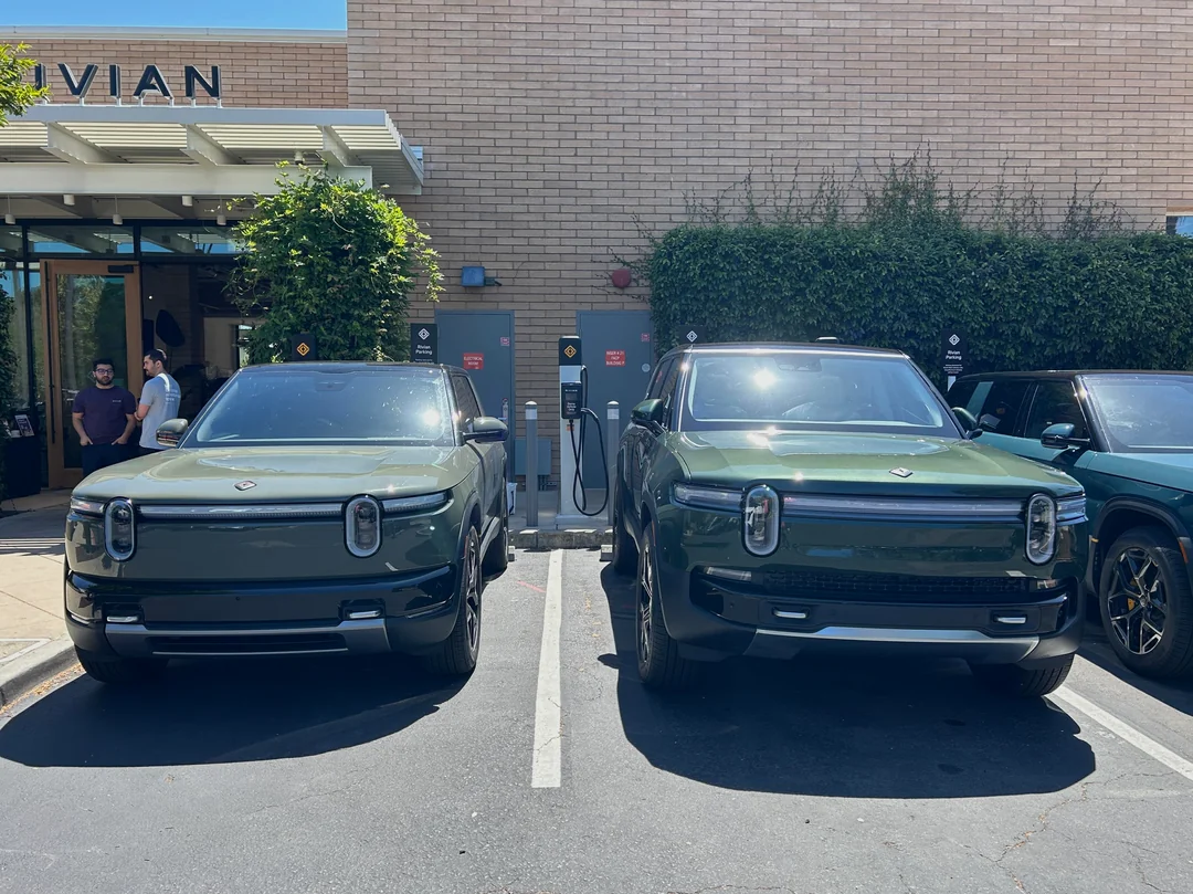 Rivian R1T R1S Garage fit for R2 (vs R1S) - Height & Width Dimensions. Does it fit in your garage? Screenshot 2026-06-02 at 10.38.08 AM