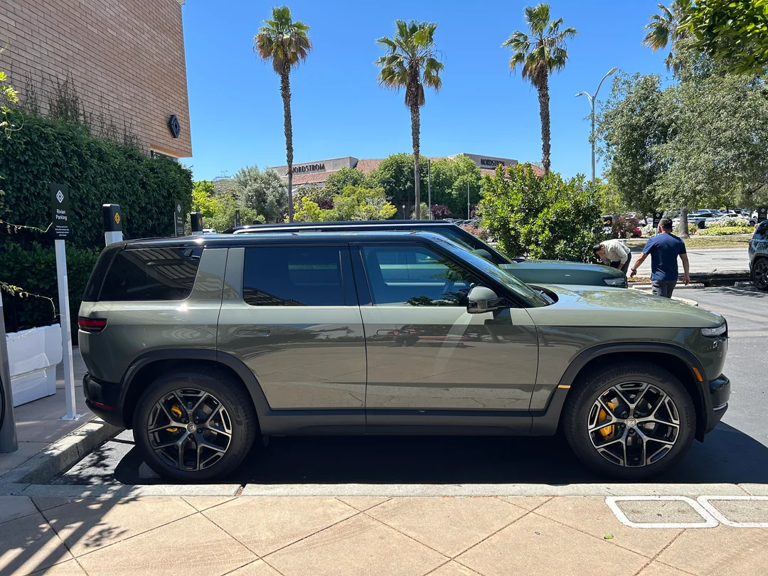 Rivian R1T R1S Garage fit for R2 (vs R1S) - Height & Width Dimensions. Does it fit in your garage? Screenshot 2026-06-02 at 10.38.08 AM