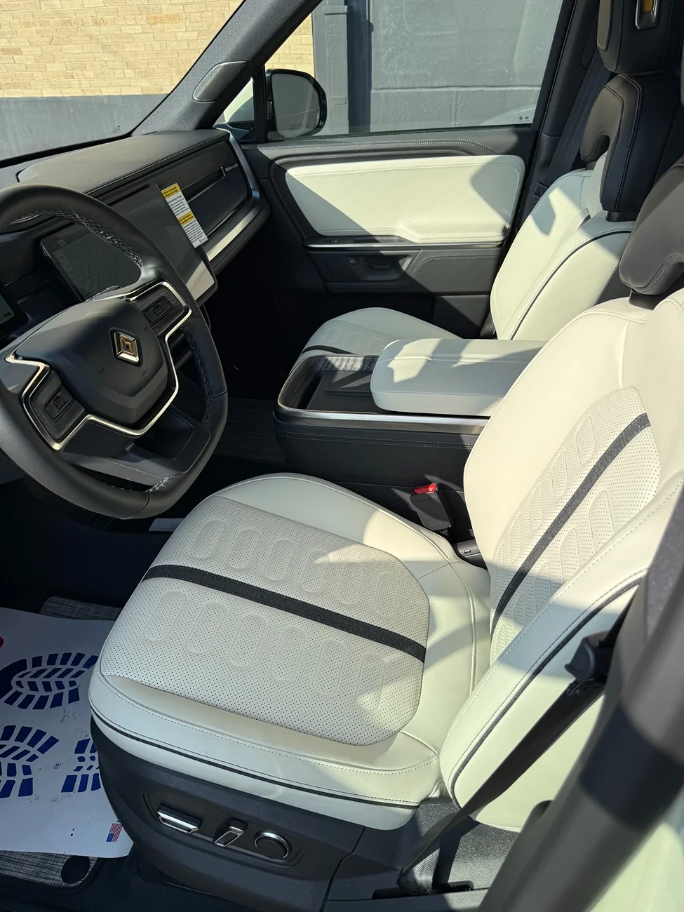 Rivian R1T R1S WTS 2025 California Dune R1S (<10K Miles) IMG_9083