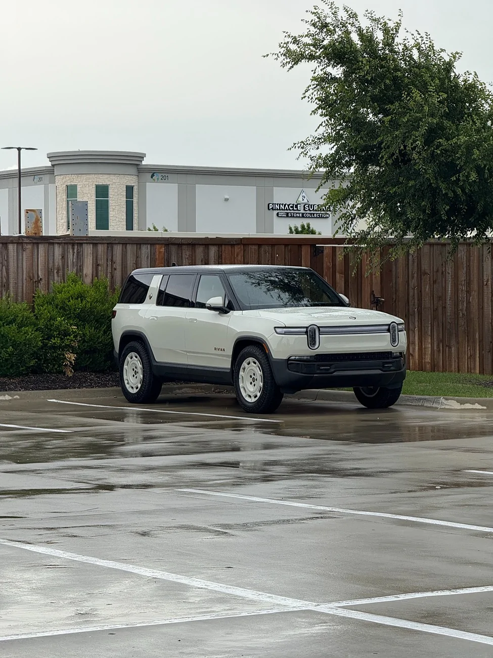 Rivian R1T R1S WTS 2025 California Dune R1S (<10K Miles) IMG_9391