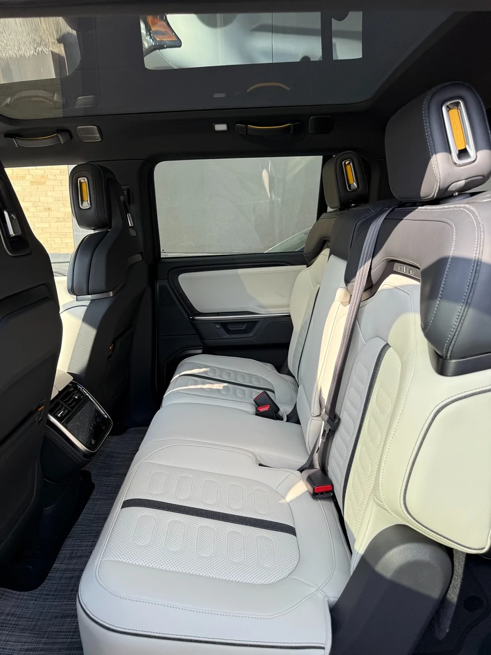 Rivian R1T R1S WTS 2025 California Dune R1S (<10K Miles) IMG_9092