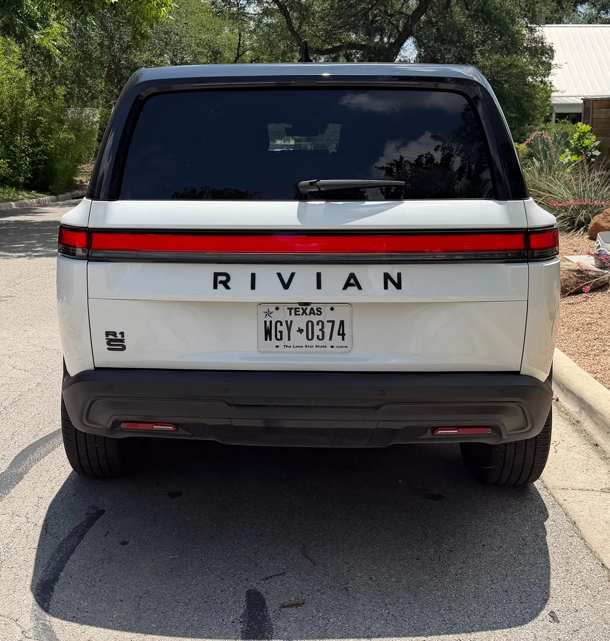 Rivian R1T R1S 2025 R1S Dual Max | Glacier White | Blackout | 10,000 mi | Austin TX | $75,000 RivianR1s_5