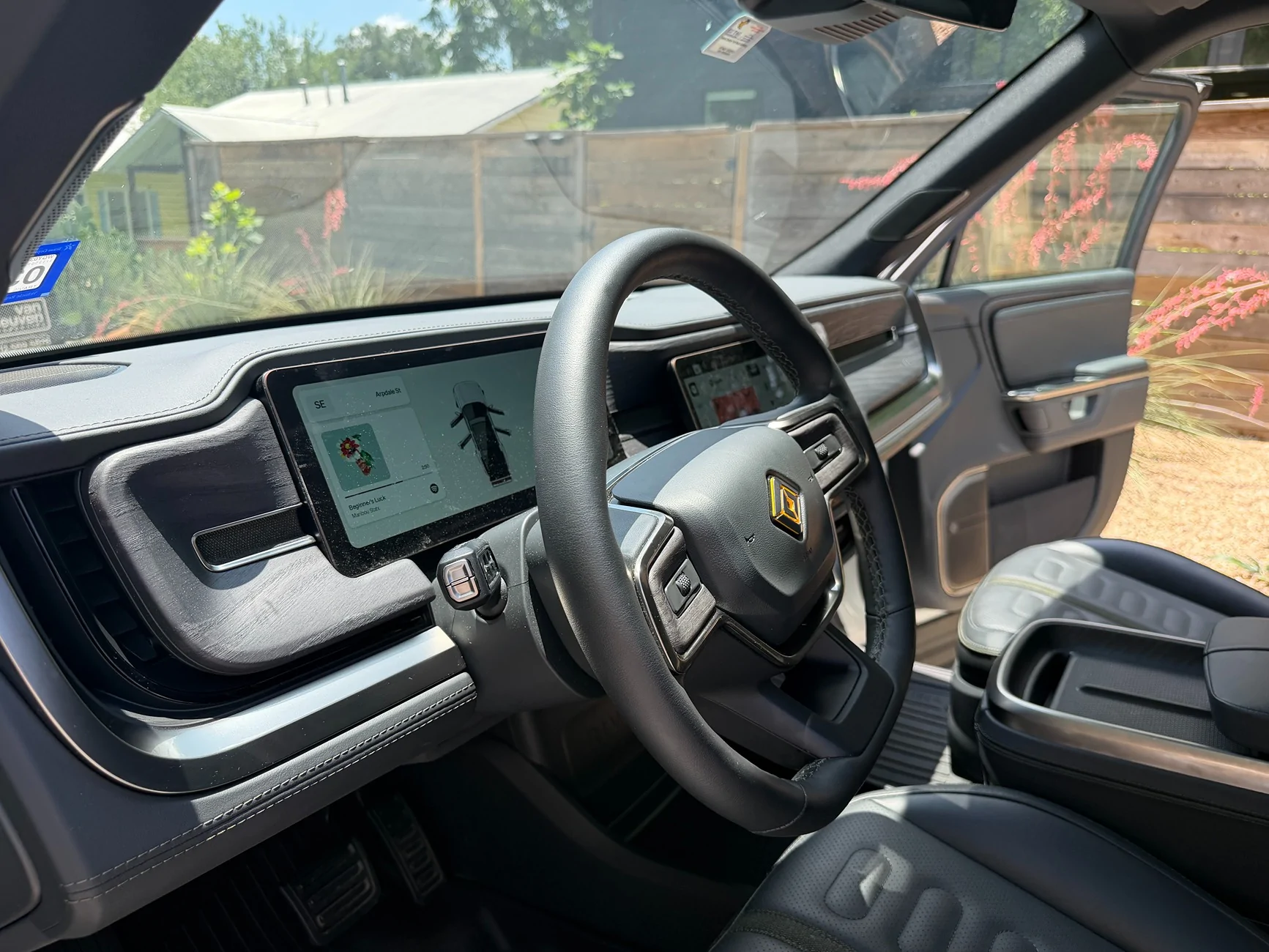 Rivian R1T R1S 2025 R1S Dual Max | Glacier White | Blackout | 10,000 mi | Austin TX | $75,000 RivianR1s_16