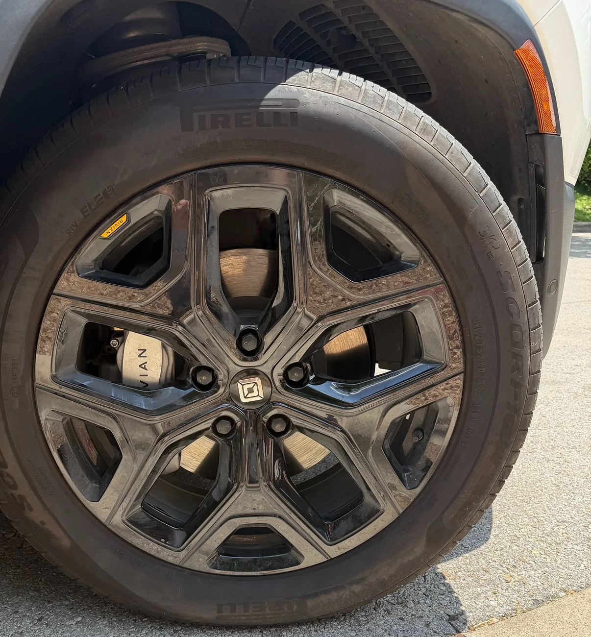 Rivian R1T R1S 2025 R1S Dual Max | Glacier White | Blackout | 10,000 mi | Austin TX | $75,000 RivianR1s_18