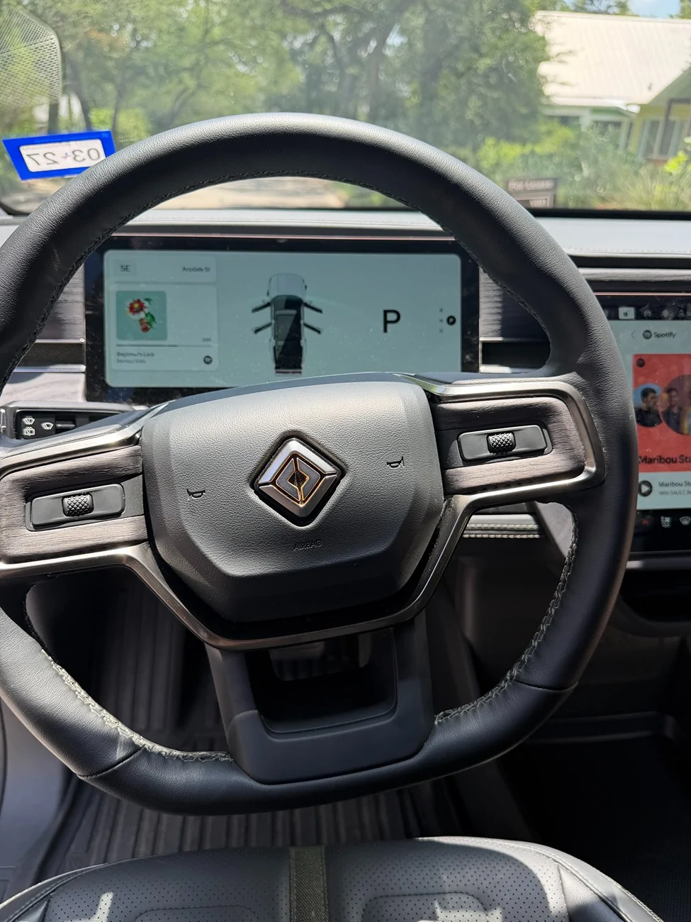 Rivian R1T R1S 2025 R1S Dual Max | Glacier White | Blackout | 10,000 mi | Austin TX | $75,000 RivianR1s_15