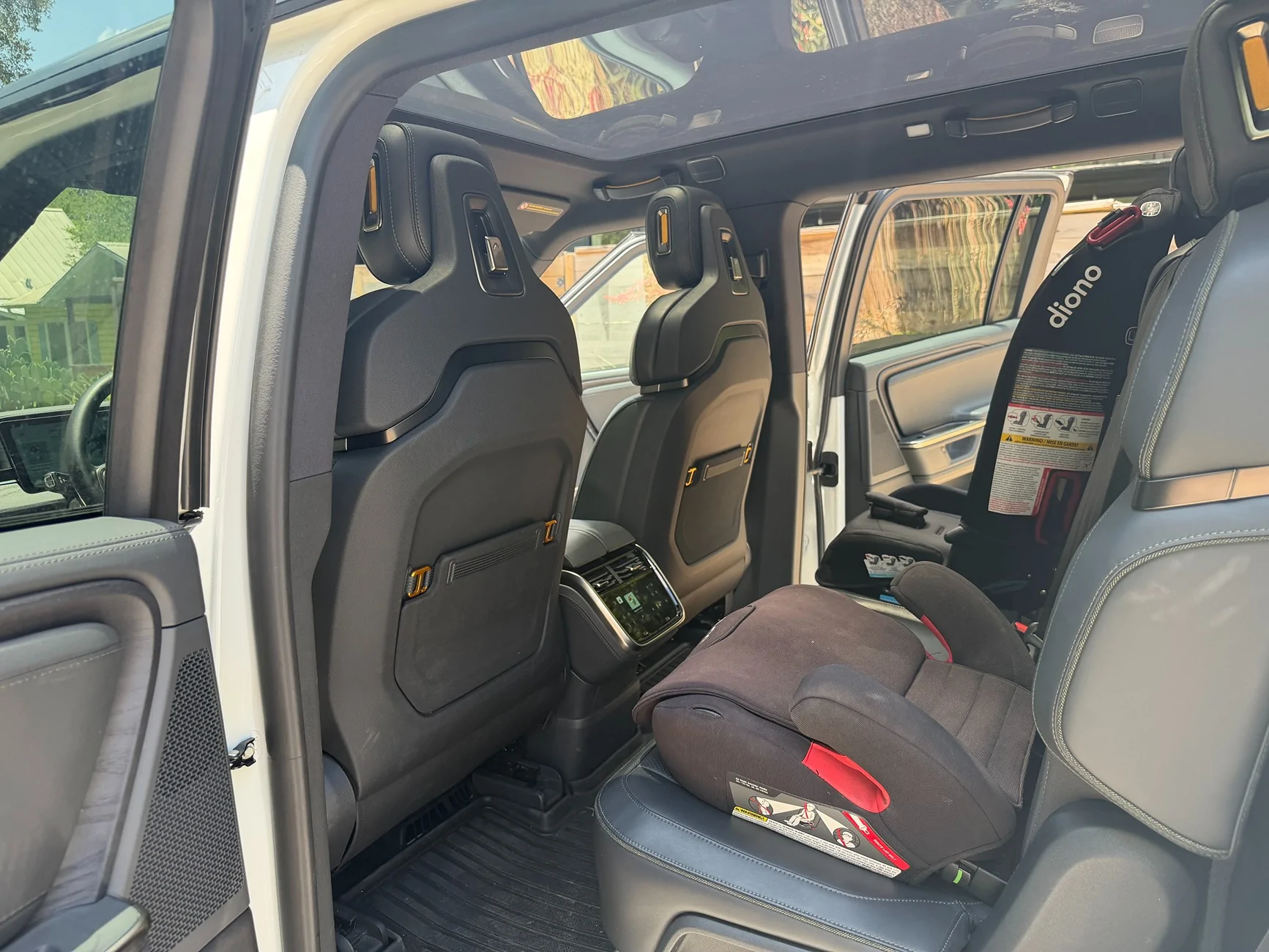 Rivian R1T R1S 2025 R1S Dual Max | Glacier White | Blackout | 10,000 mi | Austin TX | $75,000 RivianR1s_10