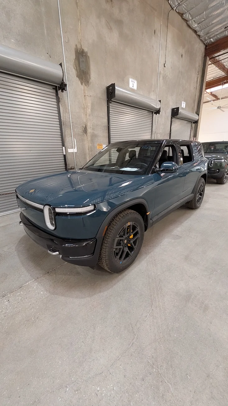 Rivian R1T R1S R2 (Catalina Cove Blue) @ Milpitas Service Center 5489