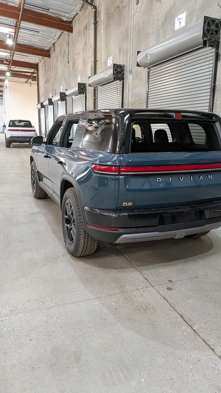 Rivian R1T R1S R2 (Catalina Cove Blue) @ Milpitas Service Center 5487