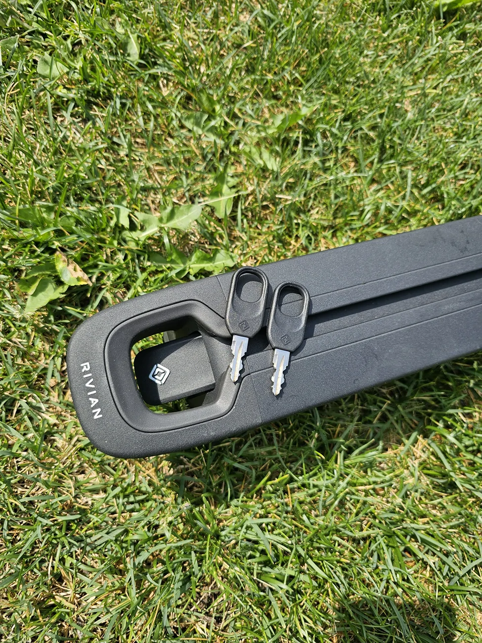 Rivian R1T R1S Rivian Cross Bars - Black Rivian Keys