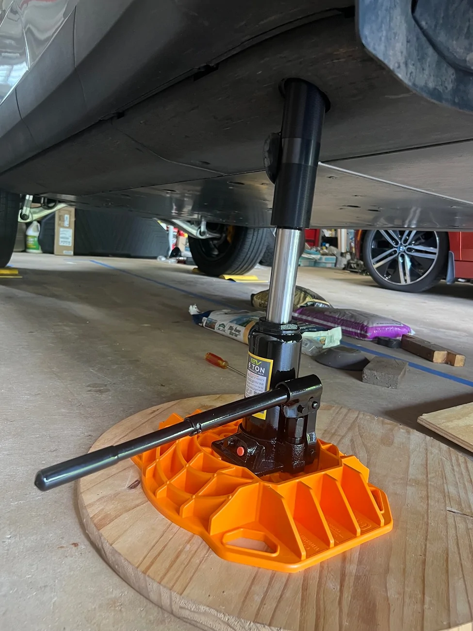 Rivian R1T R1S Owners' experience with original jack IMG_3321