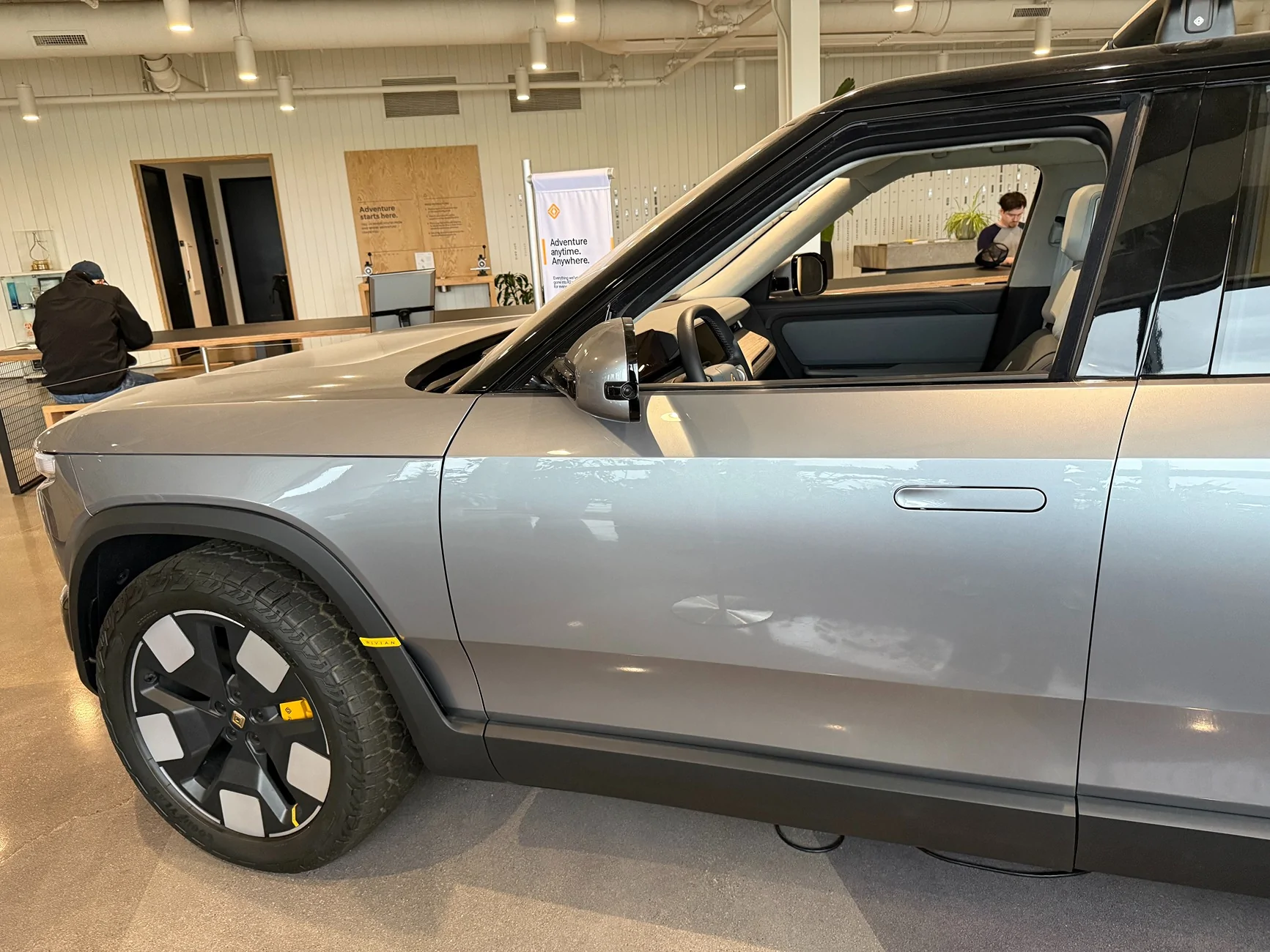 Rivian R1T R1S Esker Silver R2 spotted by Stephen Aldaco? R2 Silver