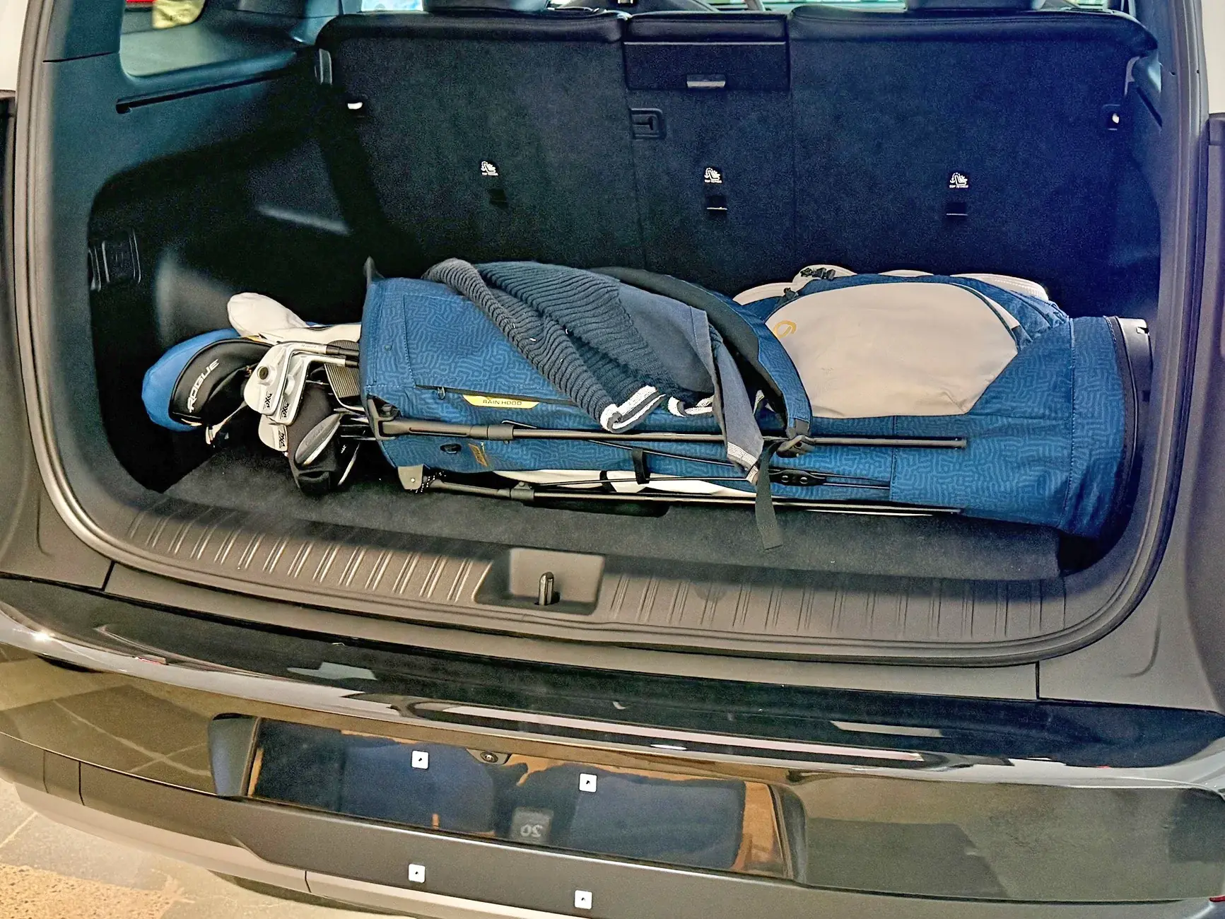 Rivian R1T R1S Golf Clubs fit in R2 (frunk and cargo area) - my tested photos from demo drive 156766-c63e2e356efaad58de00b3c56407053c (1)