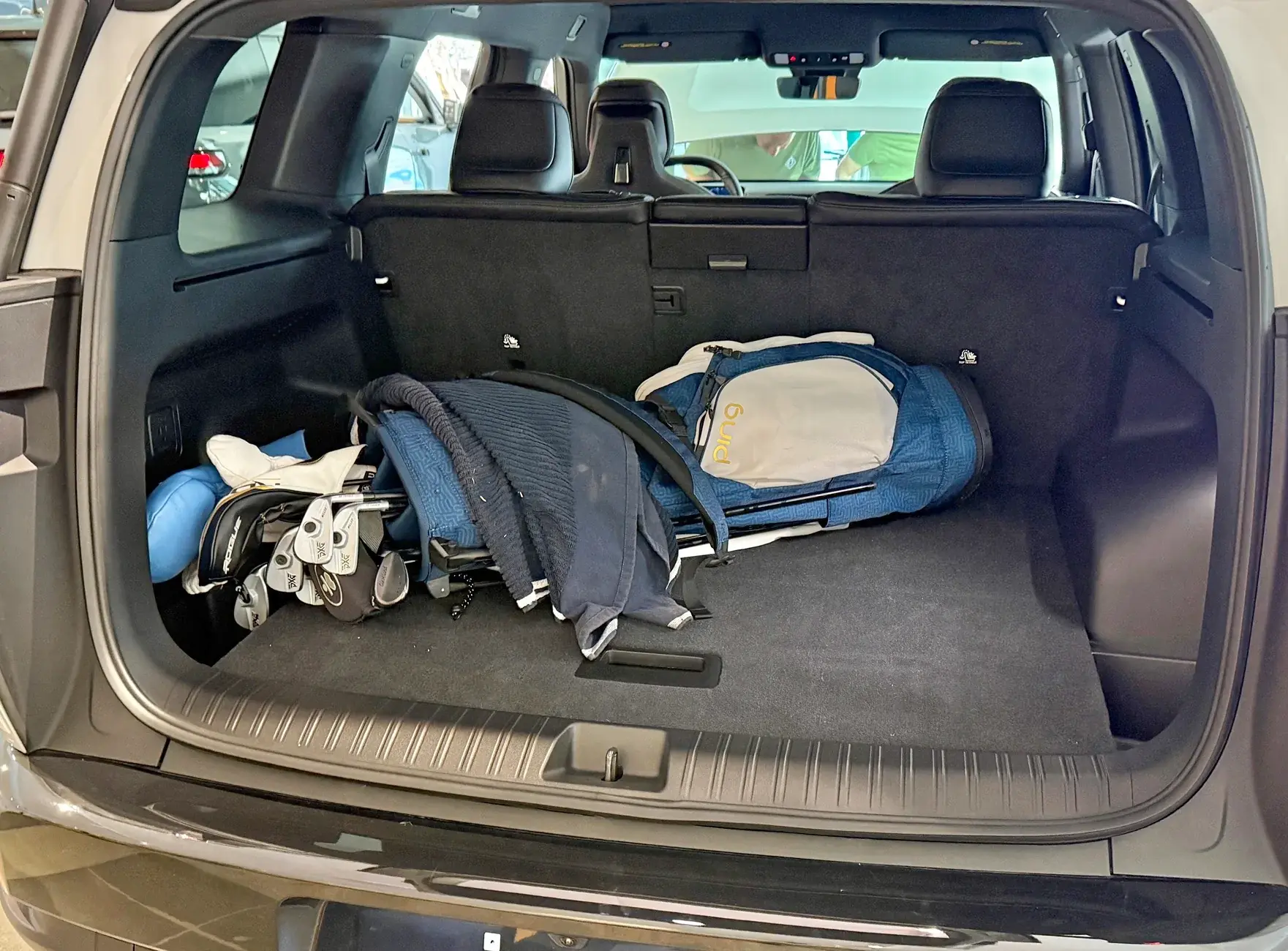 Rivian R1T R1S Golf Clubs fit in R2 (frunk and cargo area) - my tested photos from demo drive 156767-82191ddddbeda699d229937b16a944f9