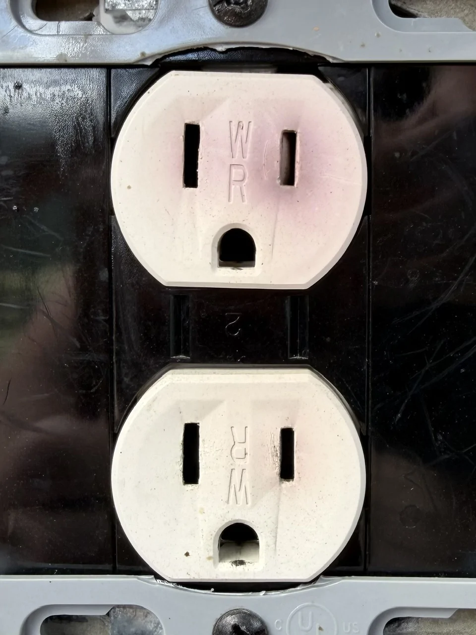 Rivian R1T R1S L1 Wall Charger Outlet Discoloration IMG_1611