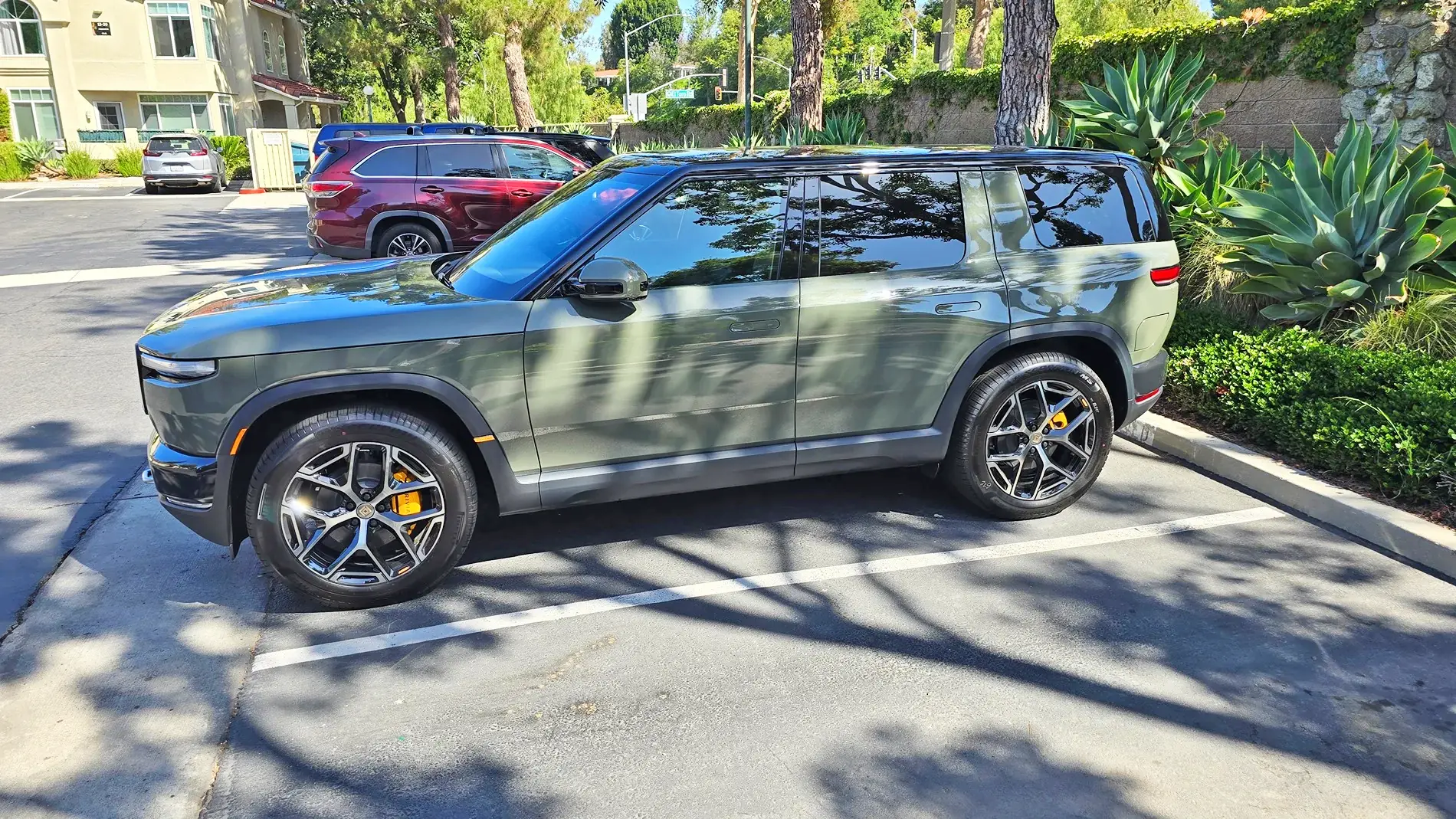 Rivian R1T R1S My R2 Delivered - First Photo 📸 Rivian R2 Custom Delivery