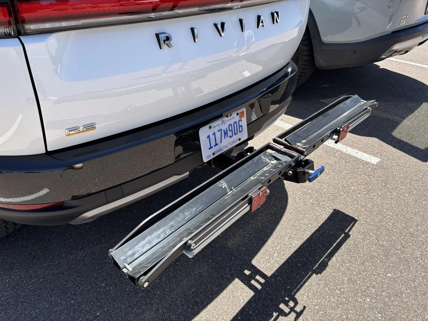 Rivian R1T R1S Rivian R2 + 1Up Bike Rack - Tested 1Up-3