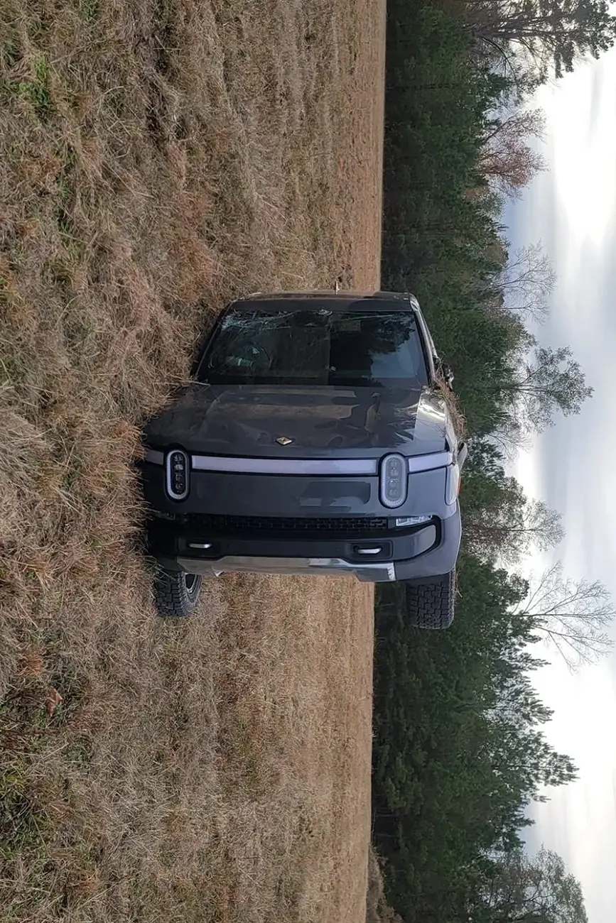 Rivian R1T R1S I’m a little surprised - no R2 flips yet? 1781627379392-g5