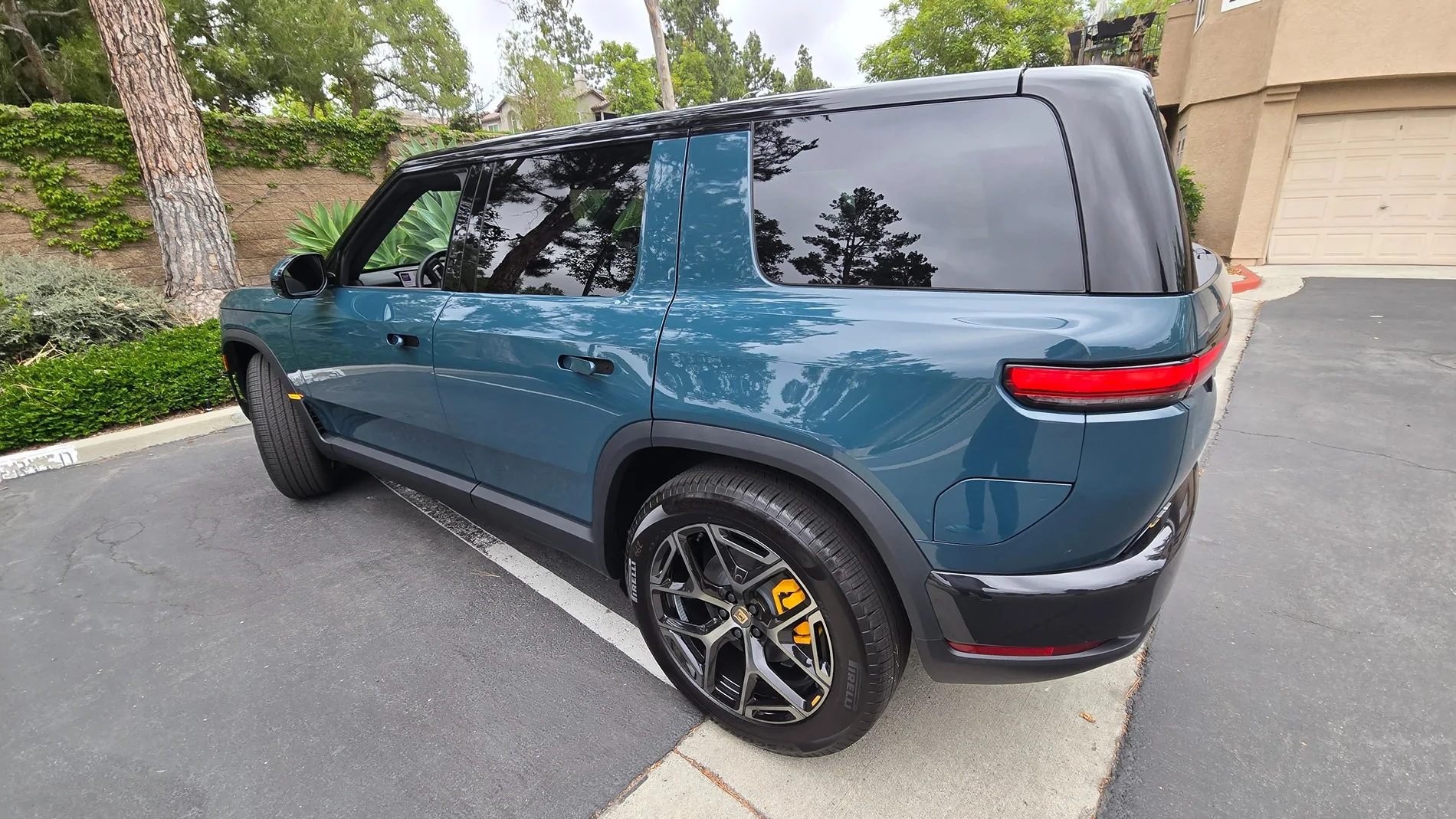 Rivian R1T R1S My R2 Delivered (VIN 0686) - First Photo 📸 20260618_101557
