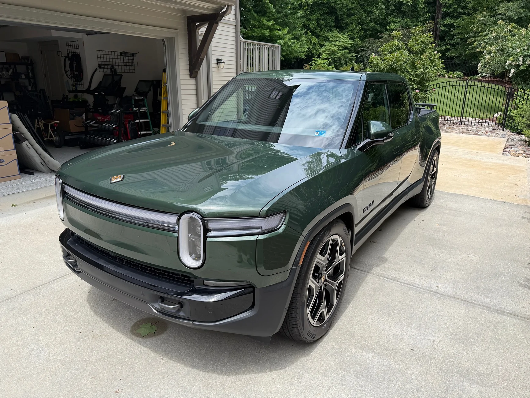 Rivian R1T R1S Those of you with Forest Green R1's IMG_1147