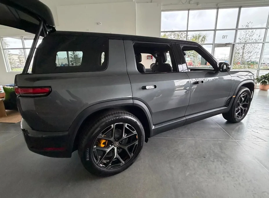 Rivian R1T R1S R2 Orders / VIN / Deliveries List Tracker + Stats 📊 Half Moon Grey