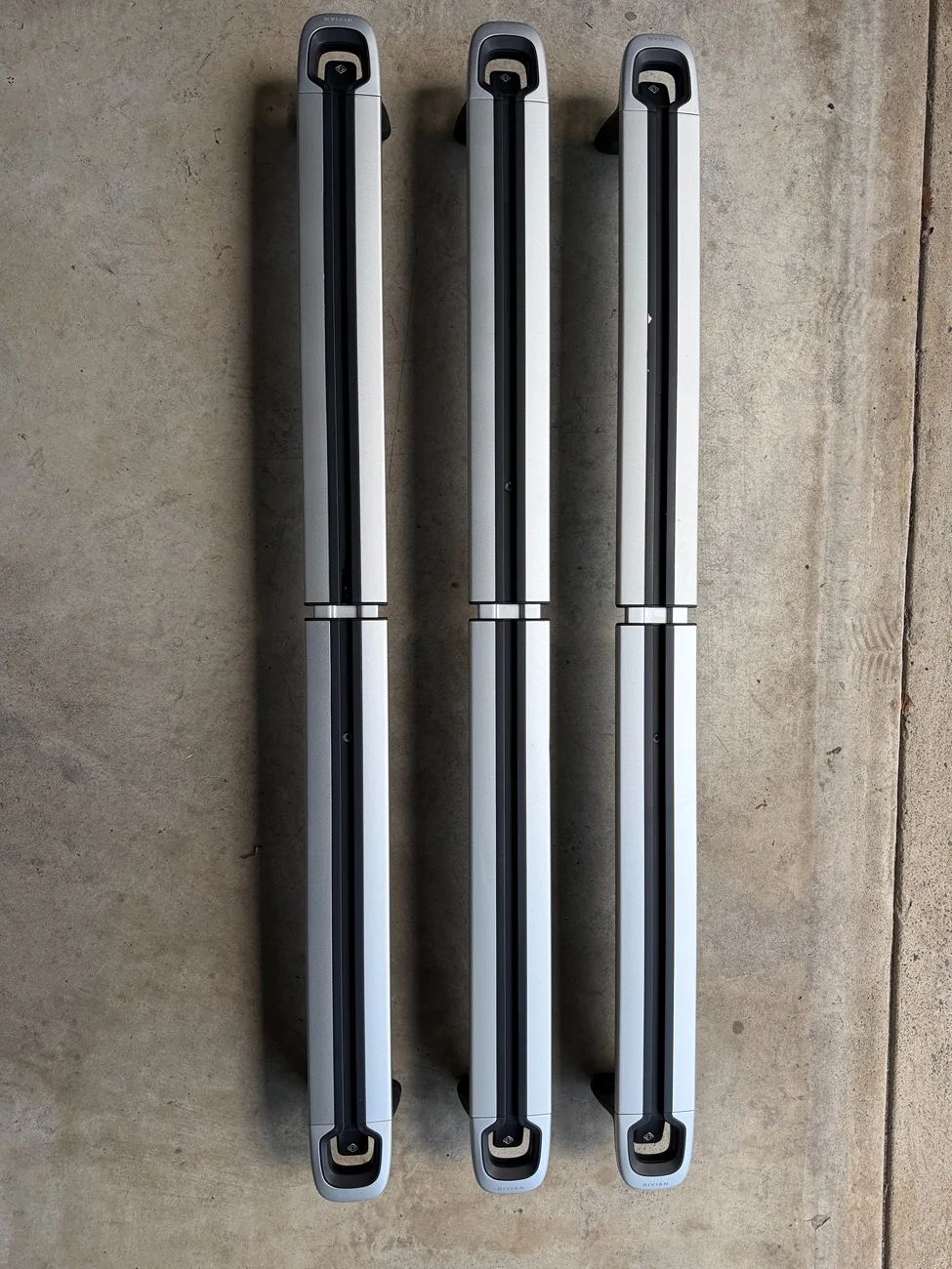 Rivian R1T R1S FS: OEM Rivian Crossbars Roof Rack Set of 3 – Genuine Cargo Bars w/ Matching Keys IMG_4344