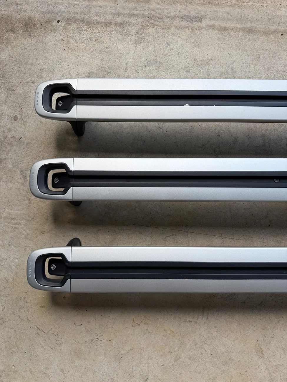 Rivian R1T R1S FS: OEM Rivian Crossbars Roof Rack Set of 3 – Genuine Cargo Bars w/ Matching Keys IMG_4348