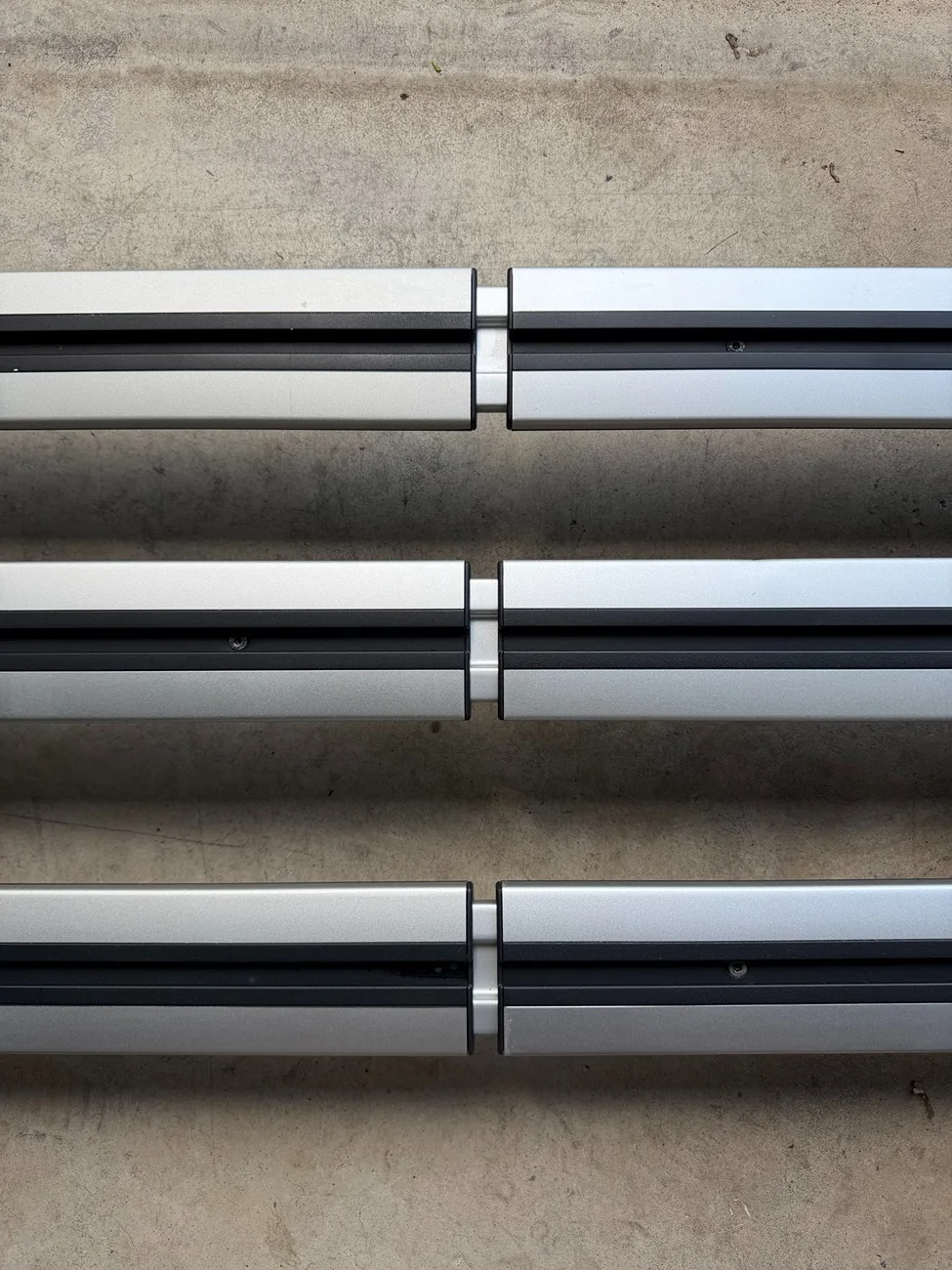 Rivian R1T R1S FS: OEM Rivian Crossbars Roof Rack Set of 3 – Genuine Cargo Bars w/ Matching Keys IMG_4347