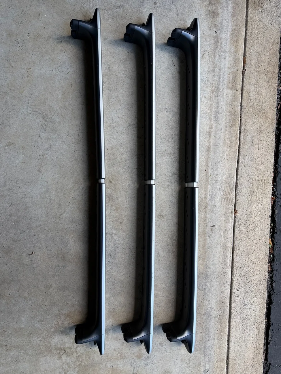 Rivian R1T R1S FS: OEM Rivian Crossbars Roof Rack Set of 3 – Genuine Cargo Bars w/ Matching Keys IMG_4349