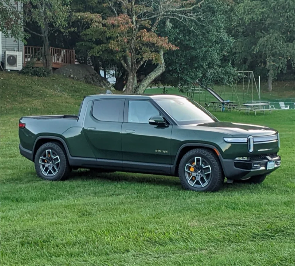 Rivian R1T R1S Those of you with Forest Green R1's 1782149857373-vs