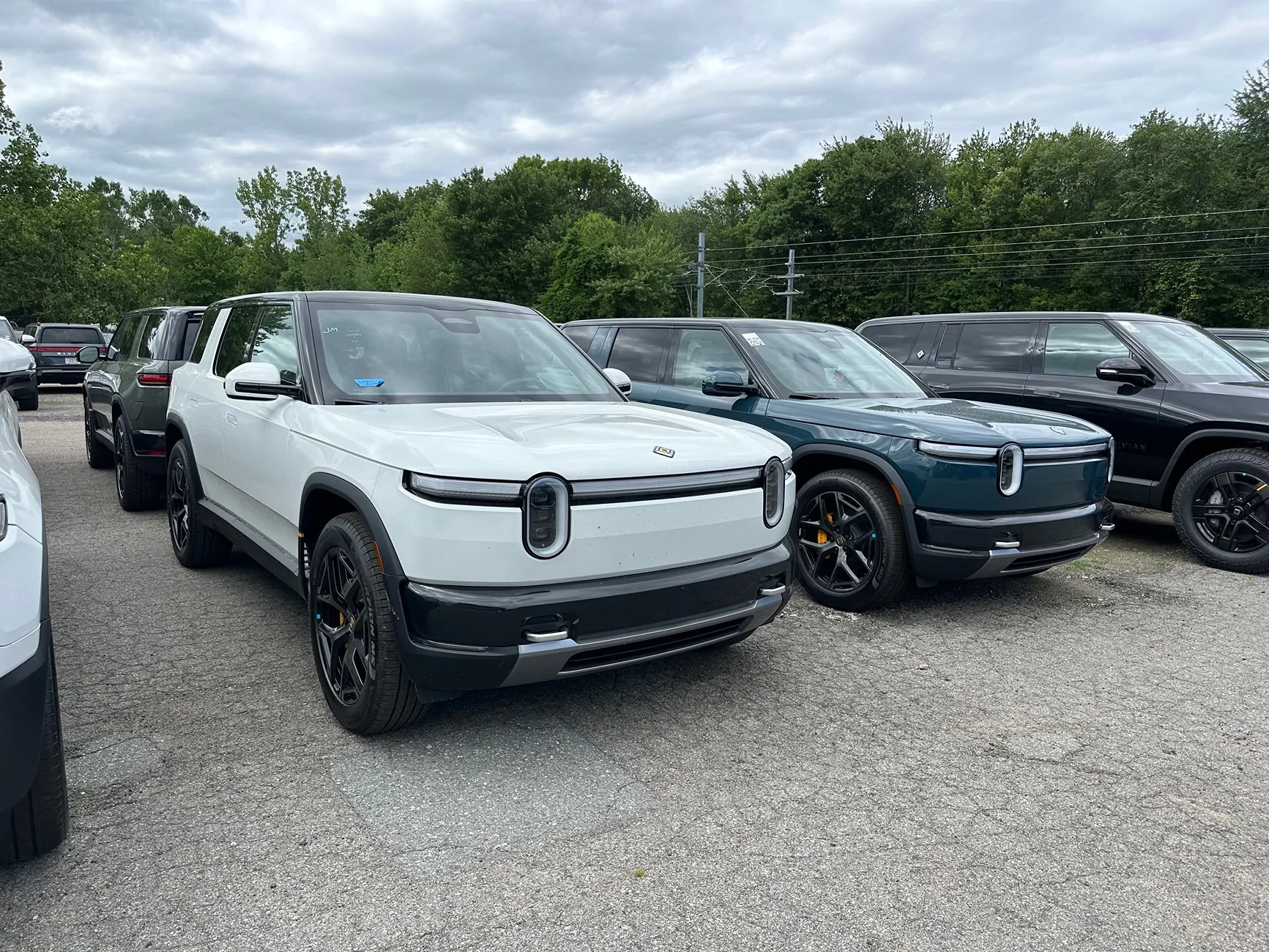 Rivian R1T R1S R2 Orders / VIN / Deliveries List Tracker + Stats 📊 IMG_1797