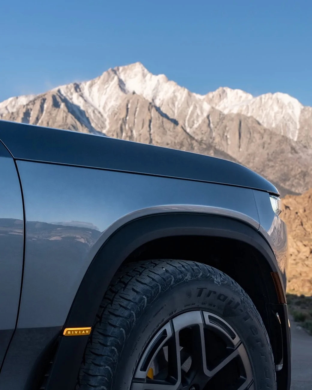Rivian R1T R1S Esker Silver R2 finally marketed by Rivian! Hi-res official images esker12