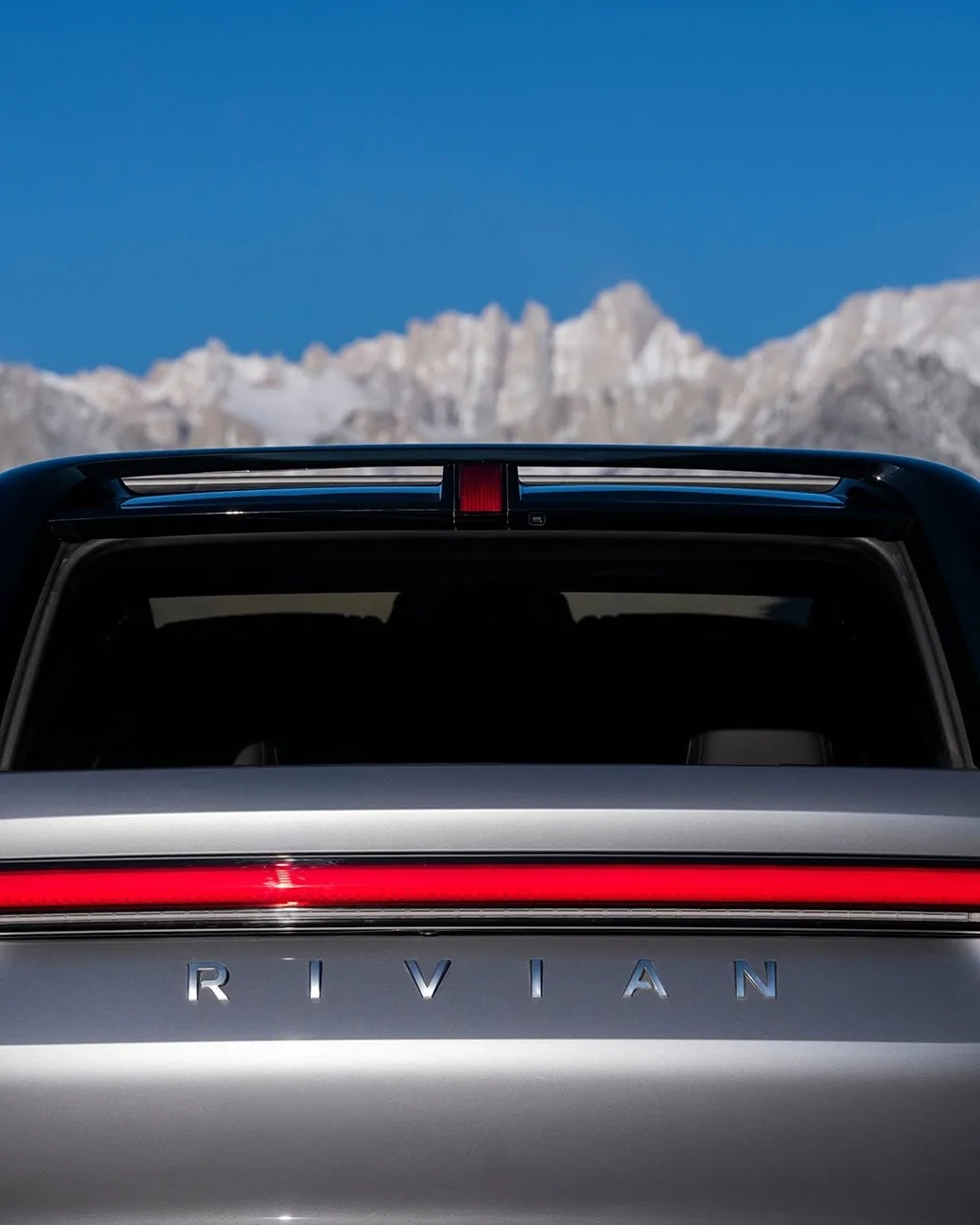 Rivian R1T R1S Esker Silver R2 finally marketed by Rivian! Hi-res official images esker9
