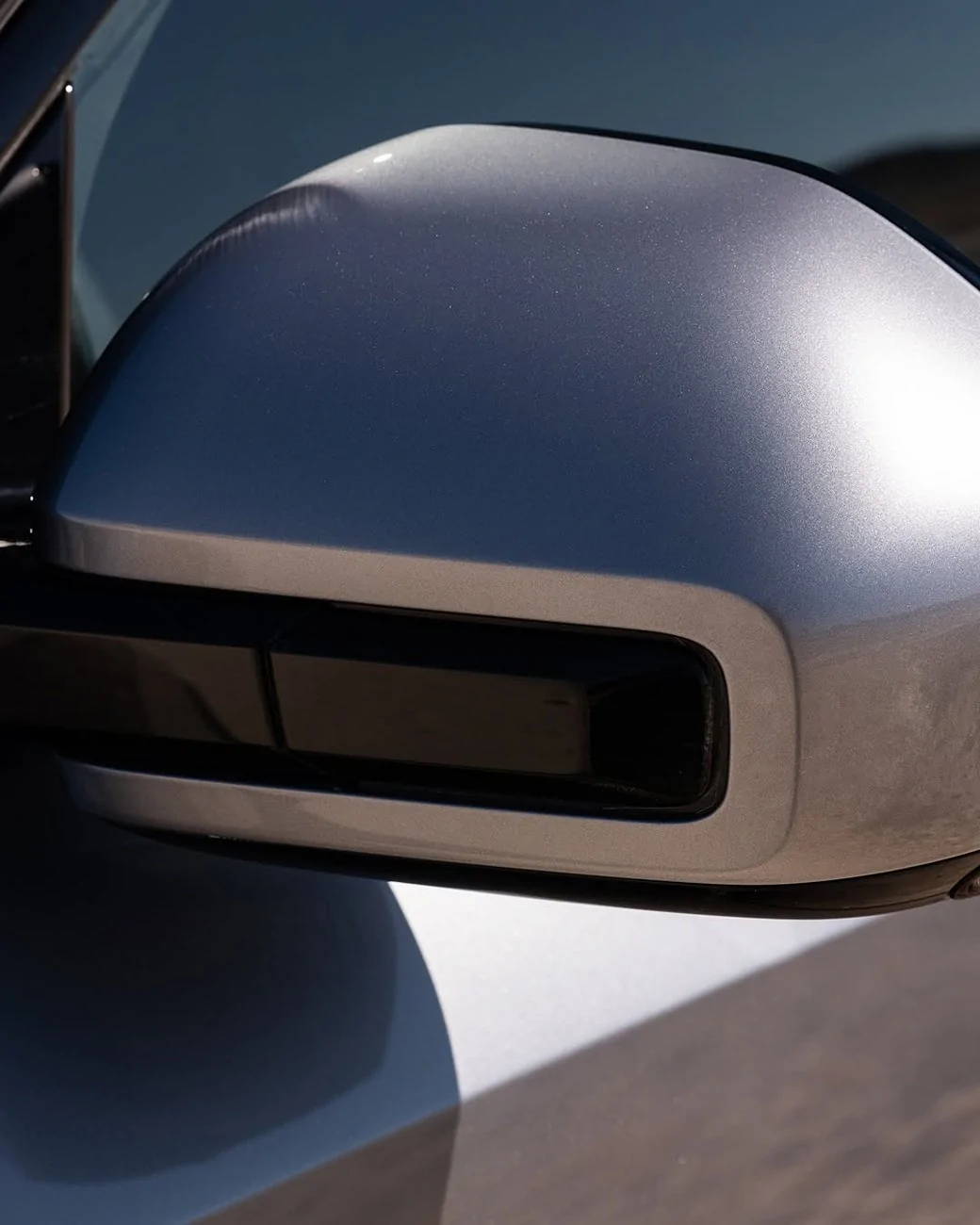Rivian R1T R1S Esker Silver R2 finally marketed by Rivian! Hi-res official images esker6