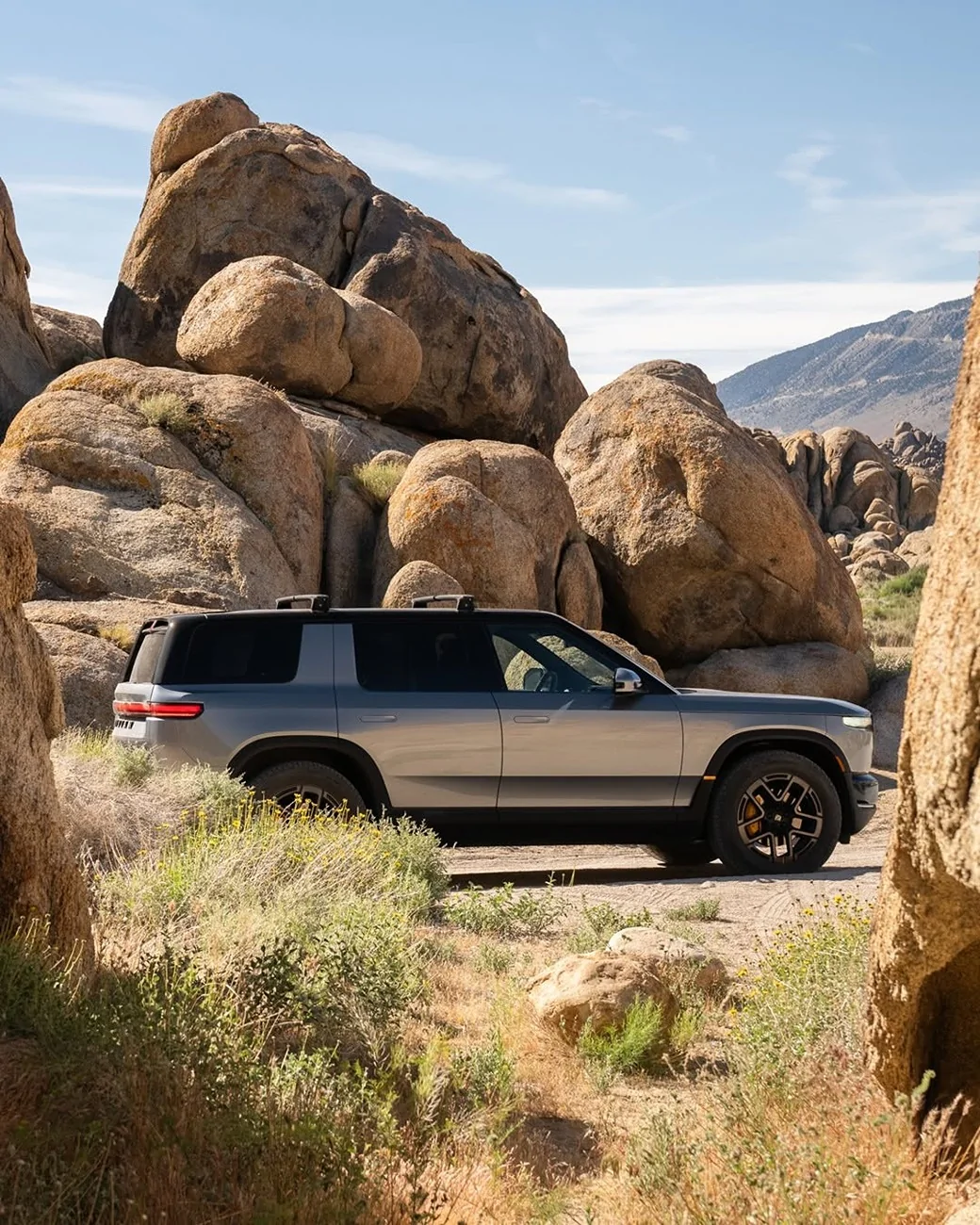 Rivian R1T R1S Esker Silver R2 finally marketed by Rivian! Hi-res official images esker5